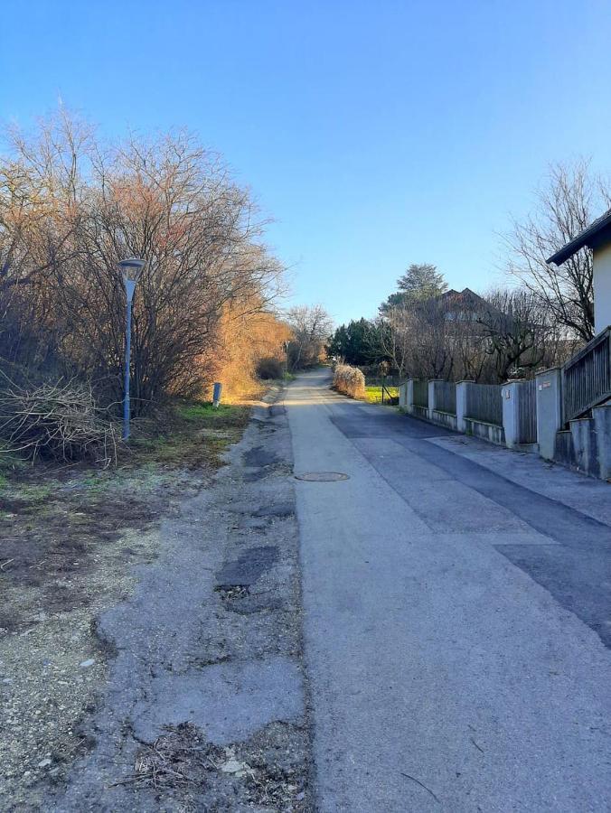 B&B Family Basement Apartment, Breakfast, Free Parking, 5Km From Tulln Chorherrn Exteriör bild