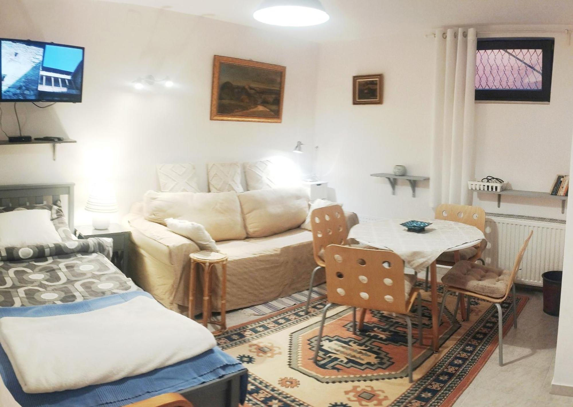 B&B Family Basement Apartment, Breakfast, Free Parking, 5Km From Tulln Chorherrn Exteriör bild