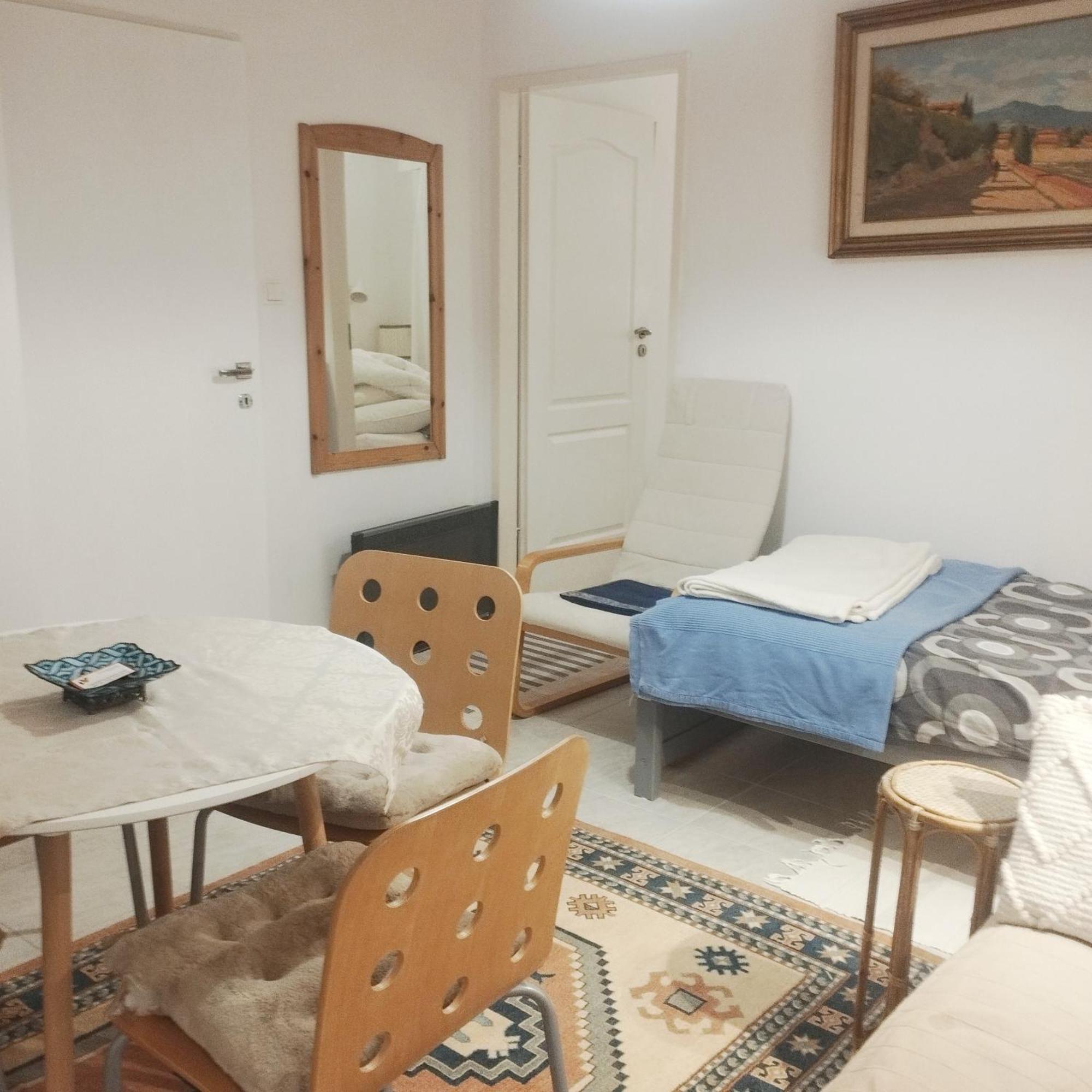 B&B Family Basement Apartment, Breakfast, Free Parking, 5Km From Tulln Chorherrn Exteriör bild